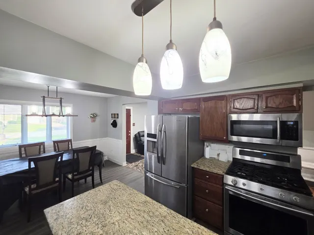 $359,900 | 10530 South 82nd Court, Palos Hills, IL 60465