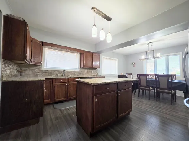 $359,900 | 10530 South 82nd Court, Palos Hills, IL 60465