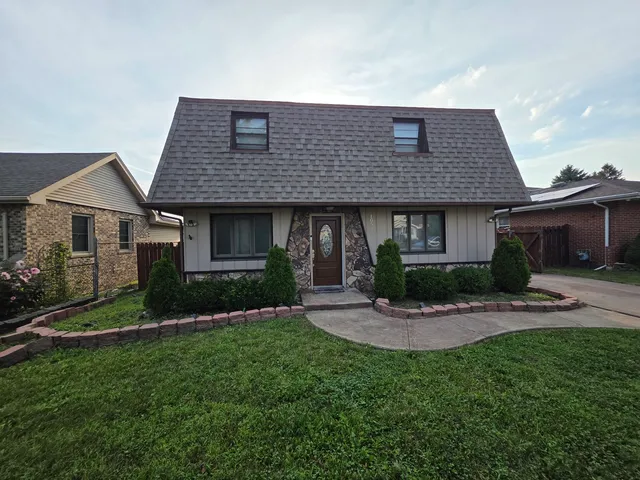 $359,900 | 10530 South 82nd Court, Palos Hills, IL 60465