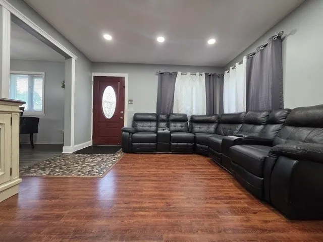 $359,900 | 10530 South 82nd Court, Palos Hills, IL 60465