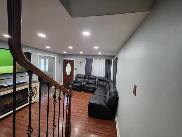 $359,900 | 10530 South 82nd Court, Palos Hills, IL 60465