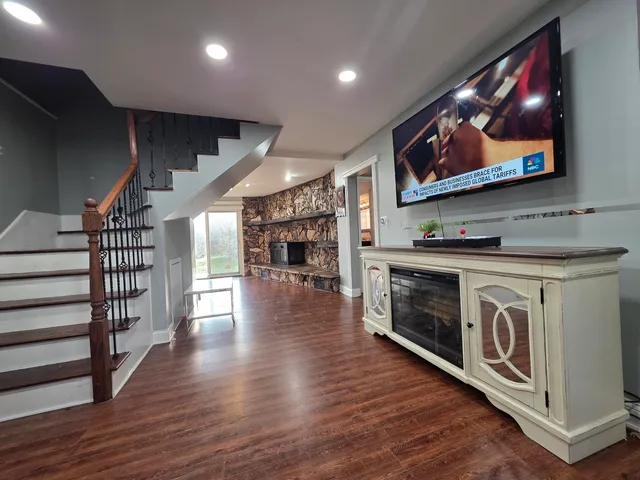 $359,900 | 10530 South 82nd Court, Palos Hills, IL 60465