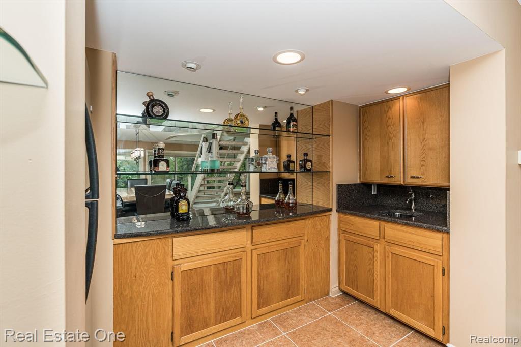 2083 Bonnie Brae Street Rochester Hills, MI 48309 - Photo 10 of 26