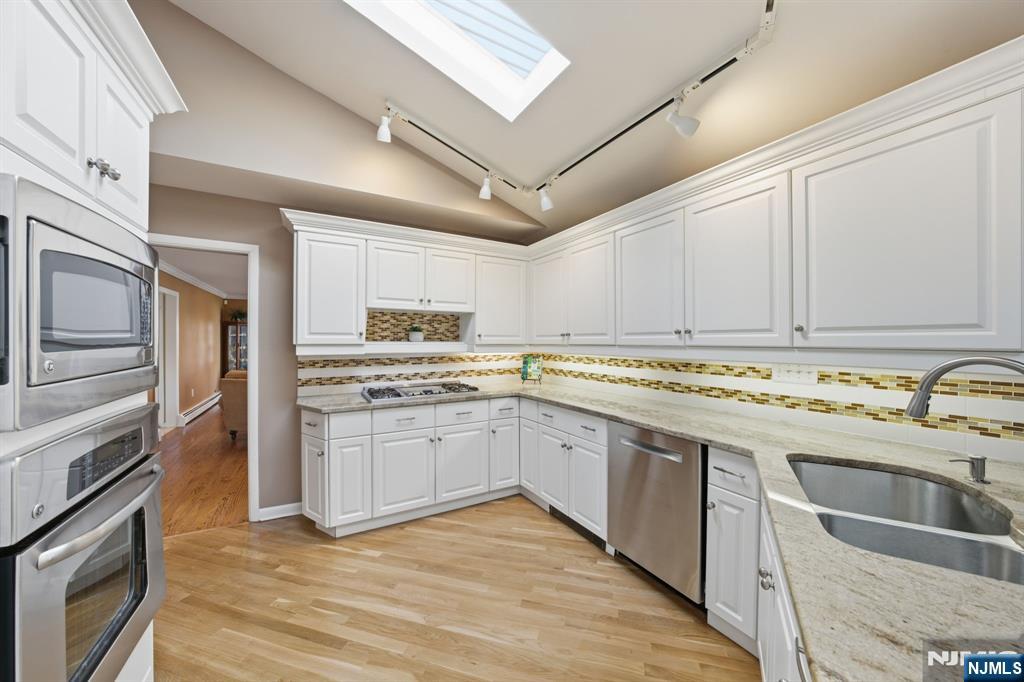 119 Herrick Road Wayne, NJ 07470 - Photo 16 of 47