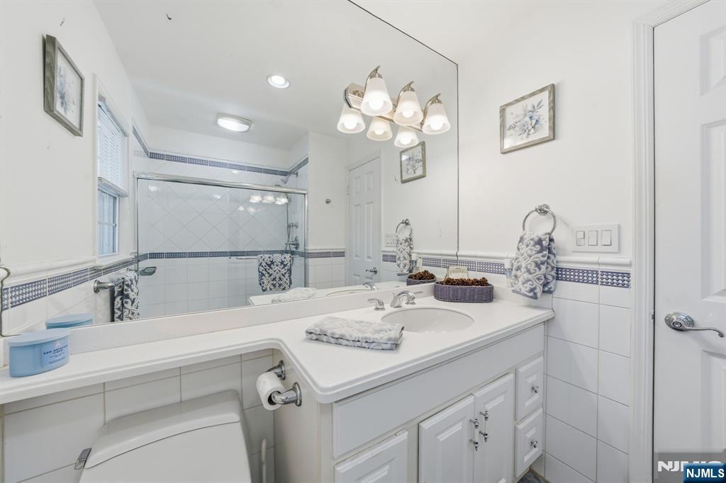 119 Herrick Road Wayne, NJ 07470 - Photo 32 of 47