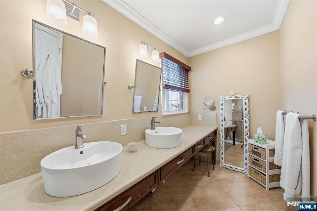 119 Herrick Road Wayne, NJ 07470 - Photo 33 of 47