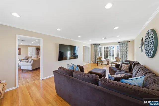 $989,000 | 119 Herrick Road, Wayne, NJ 07470