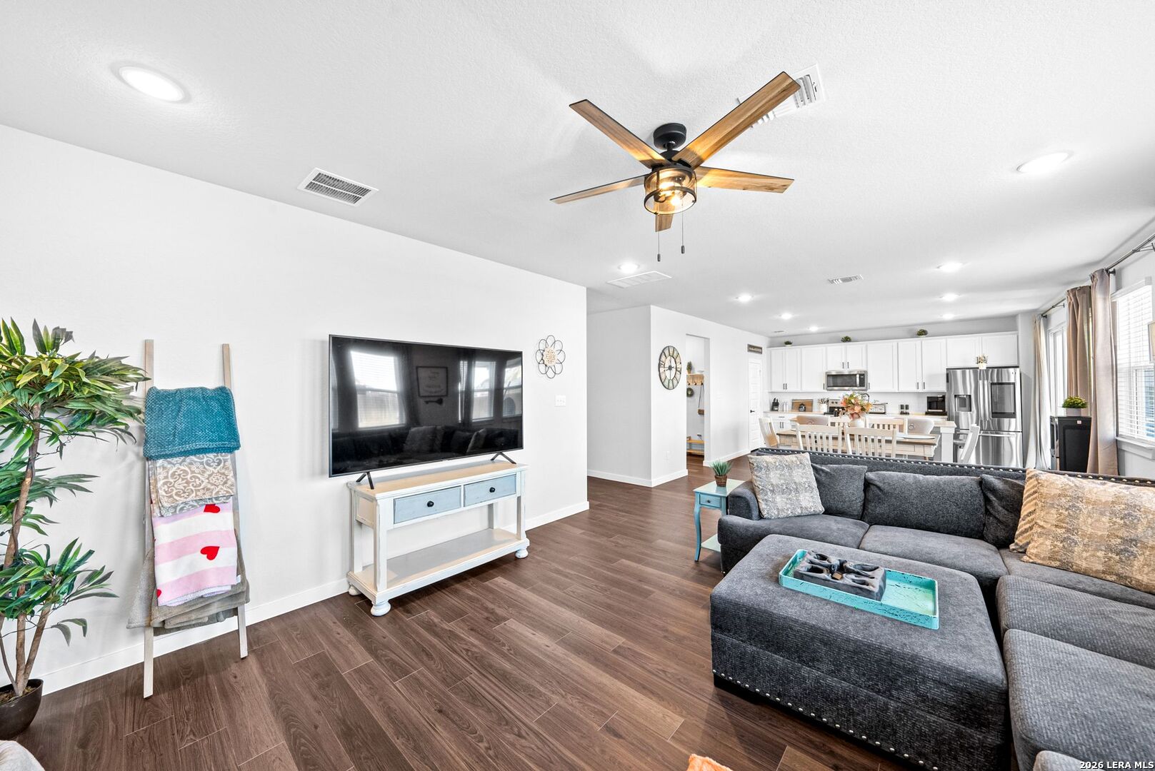 216 Brook Shadow Cibolo, TX 78108 - Photo 8 of 43