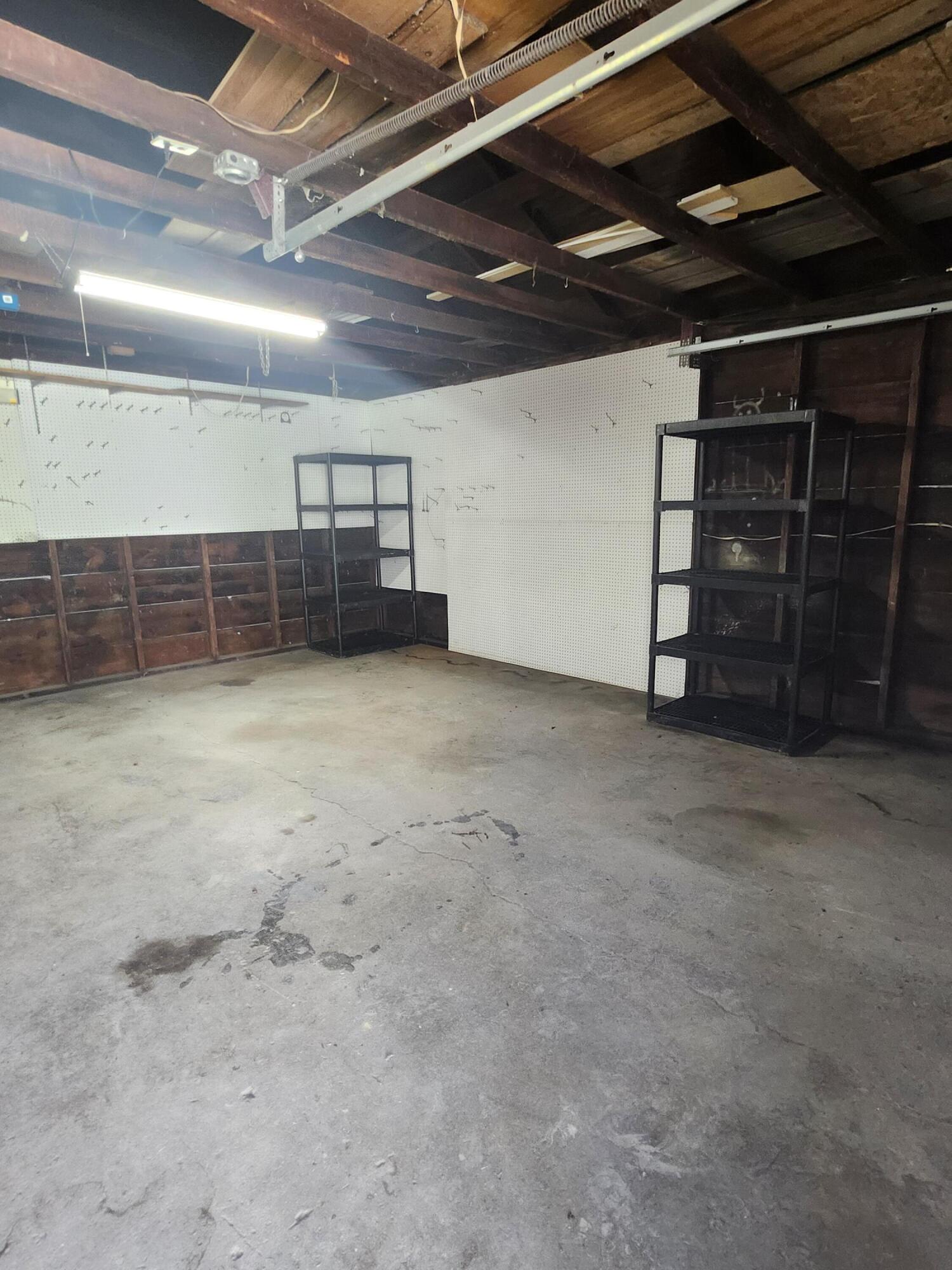 1011 Southwest I Street Grants Pass, OR 97526 - Photo 11 of 47 20250415_141458