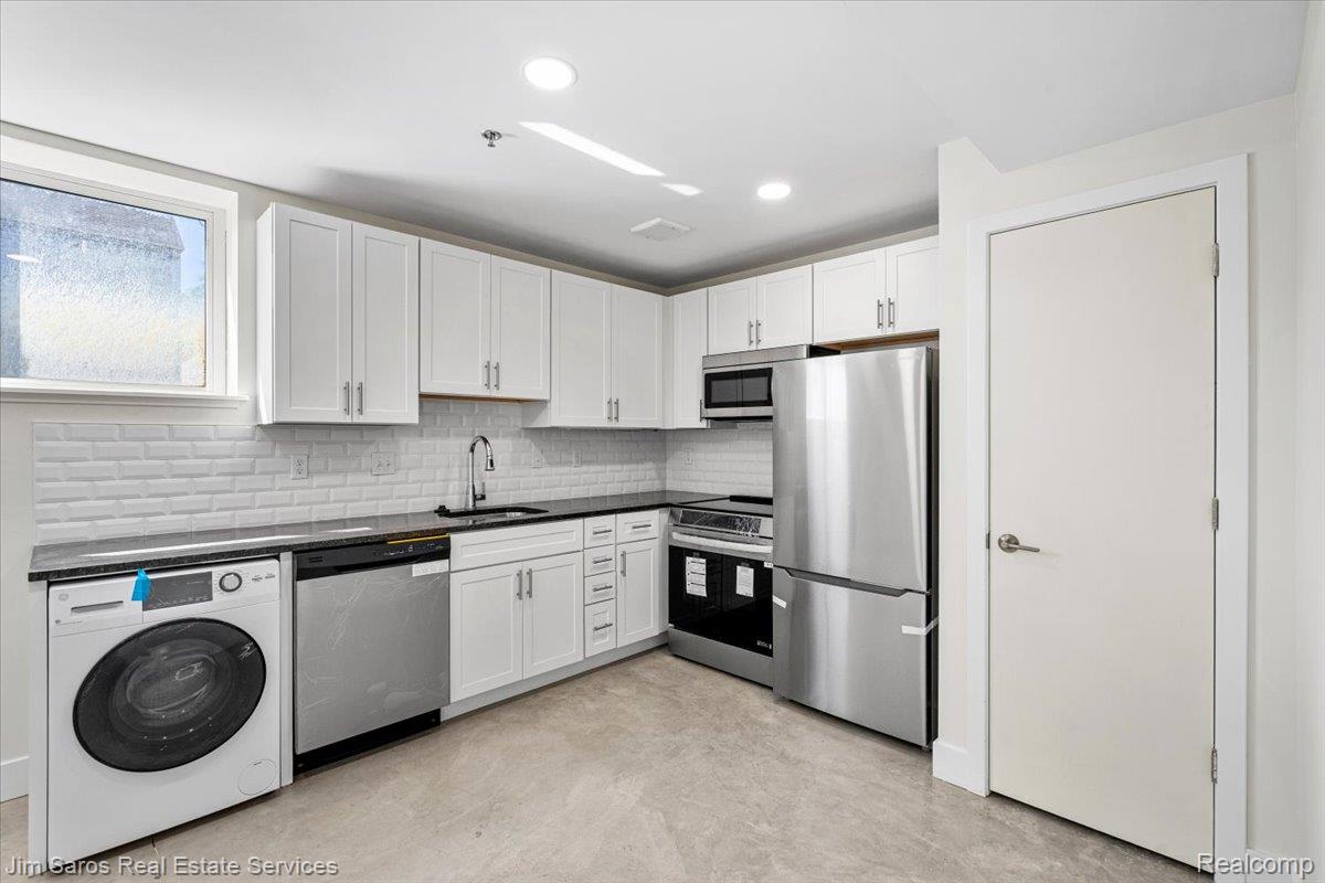 4735 Rohns Street, Unit 2A Detroit, MI 48214 - Photo 6 of 14 Kitchen