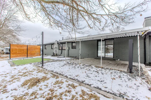 $320,000 | 407 Grandview Drive, Normal, IL 61761