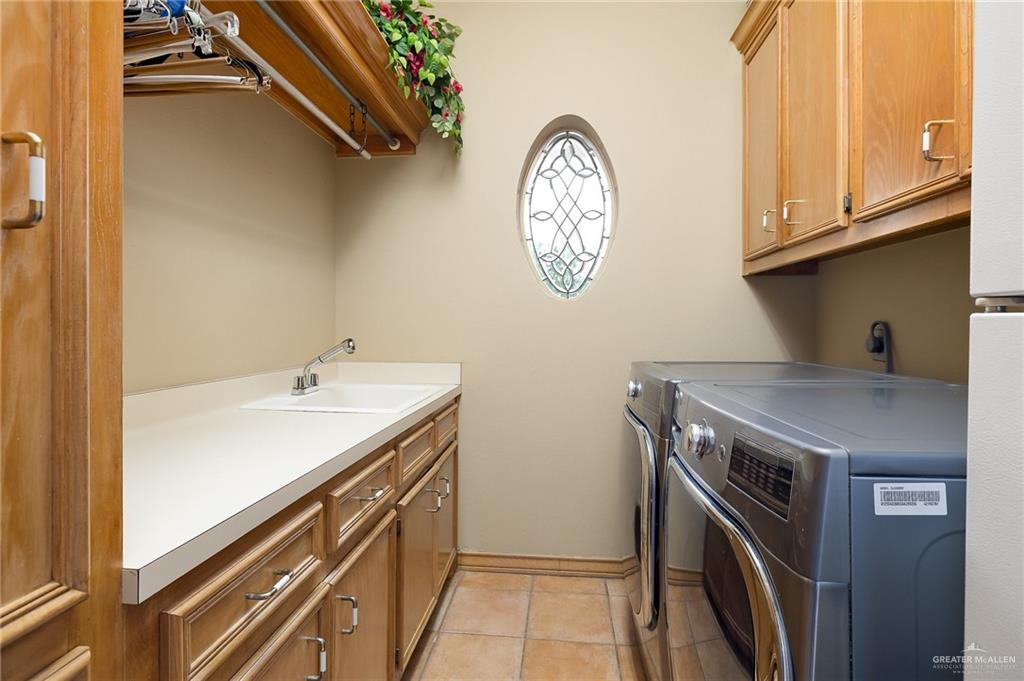 27603 Palo Verde Road San Benito, TX 78586 - Photo 19 of 45 a utility room with a sink a washer and dryer