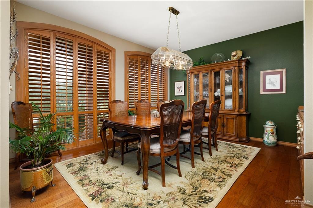 27603 Palo Verde Road San Benito, TX 78586 - Photo 5 of 45 a dining room with furniture and window