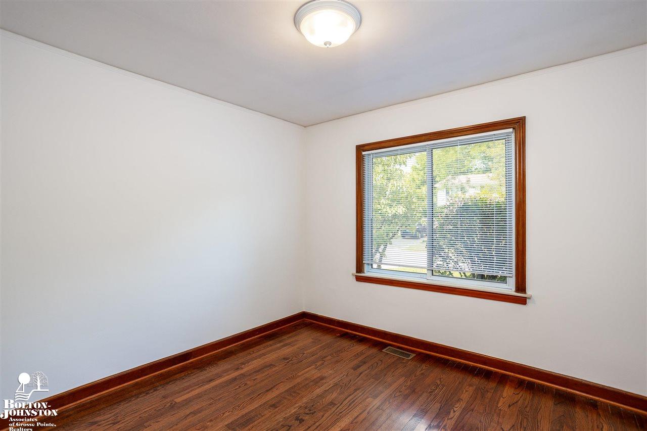2073 Ridgemont Road Grosse Pointe Woods, MI 48236 - Photo 10 of 21