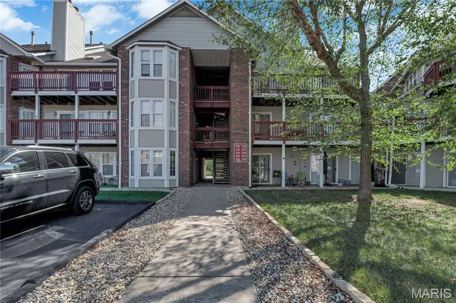 $199,900 | 136 Shirley Ridge Drive, Unit 136C, St. Charles, MO 63304