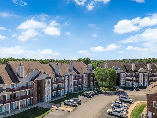 $199,900 | 136 Shirley Ridge Drive, Unit 136C, St. Charles, MO 63304