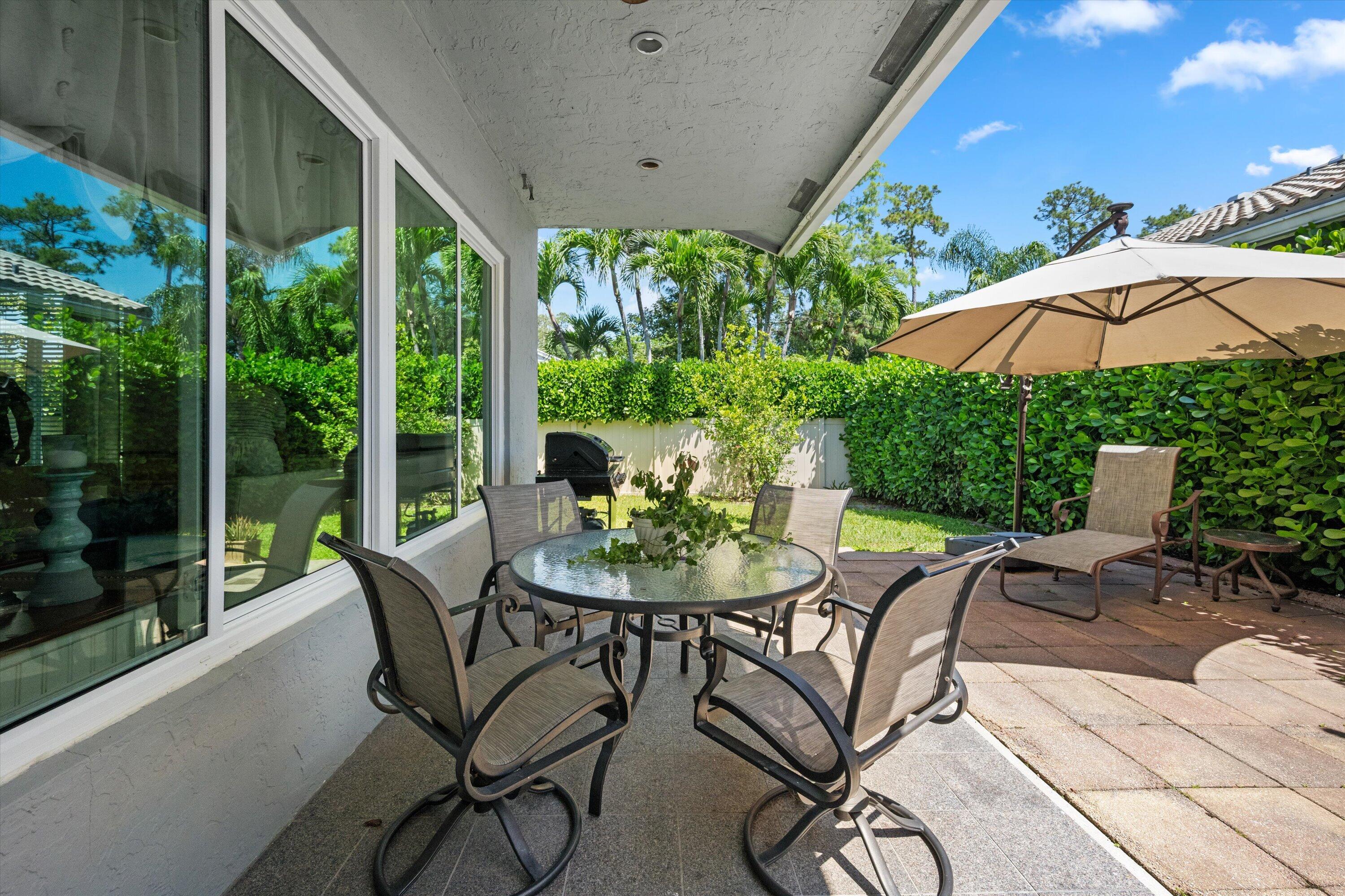 1110 Aviary Road Wellington, FL 33414 - Photo 37 of 51 Patio