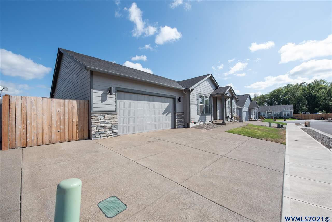 2733 Northeast Tuscan Loop Albany, OR 97321 - Photo 2 of 37 Gallery Image 2
