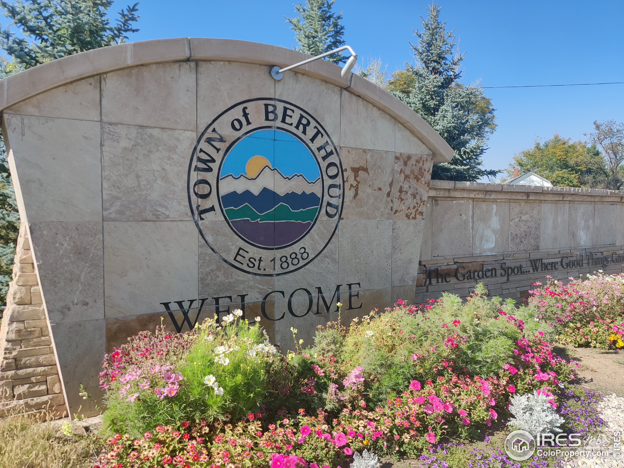 206 Victoria Street Berthoud, CO 80513 - Photo 3 of 29 a view of sign board with buildings in the background