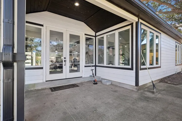 a view of an indoor porch