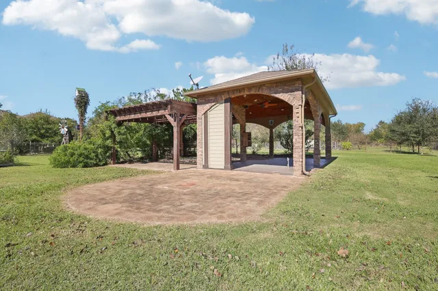 a view of a house with backyard and porch