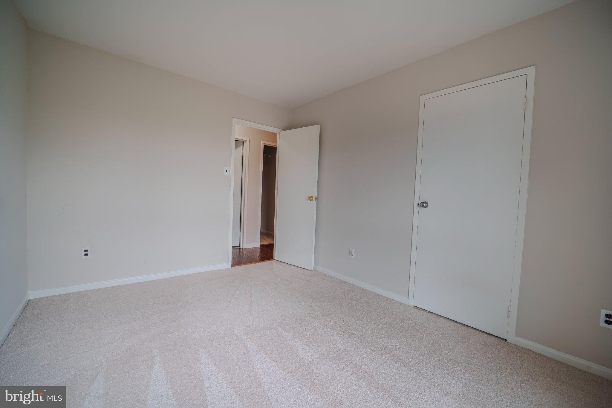 6147 Edsall Road, Unit N Alexandria, VA 22304 - Photo 20 of 28 Spacious, light-filled room awaits you.