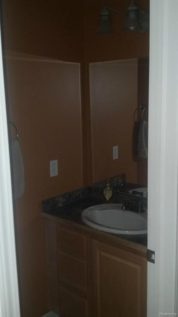1100 South Elliott Road Fowlerville, MI 48836 - Photo 10 of 15 Main floor half bath.jpg