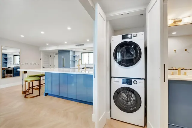 a view of kitchen and washer and dryer