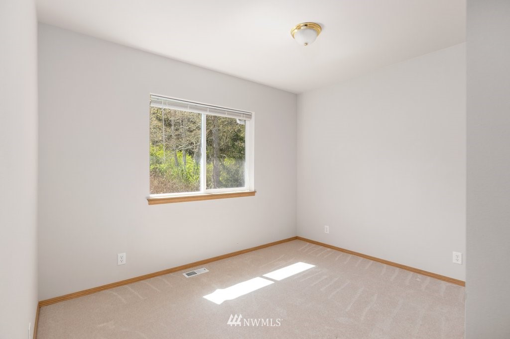 2285 Williams Road Oak Harbor, WA 98277 - Photo 16 of 23 Gallery Image 16