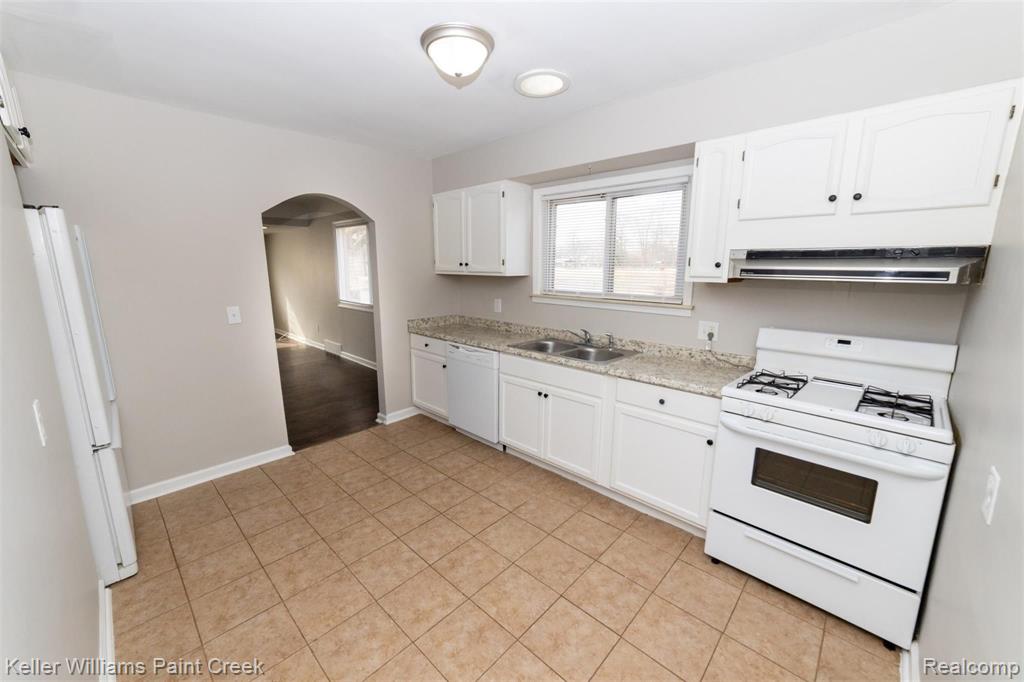 11011 Toepfer Road Warren, MI 48089 - Photo 5 of 20