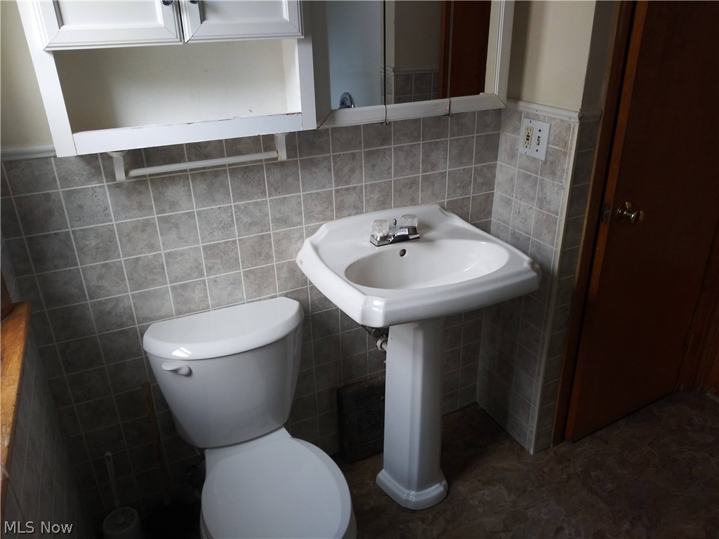 18214 Libby Road Maple Heights, OH 44137 - Photo 8 of 20 Gallery Image 8