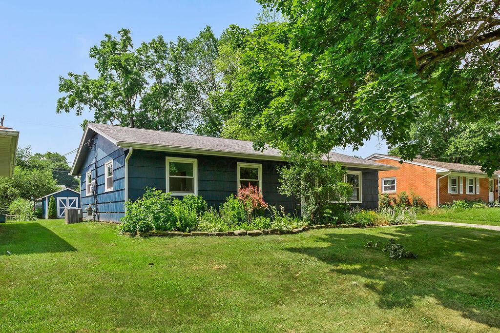 209 Hanover Road Lexington, OH 44904 - Photo 2 of 28 209HanoverRoad_Hommati102(2)