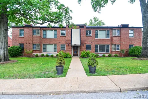 $215,000 | 8111 Roxburgh Drive, Unit 1SE, St. Louis, MO 63105