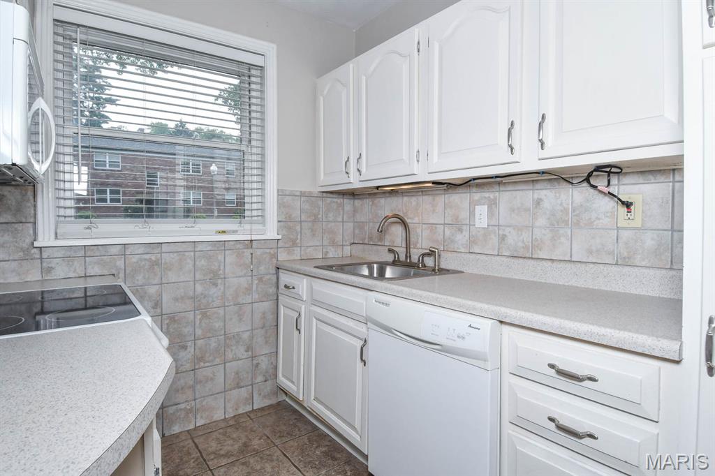 8111 Roxburgh Drive, Unit 1SE St. Louis, MO 63105 - Photo 11 of 27