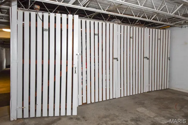 $215,000 | 8111 Roxburgh Drive, Unit 1SE, St. Louis, MO 63105