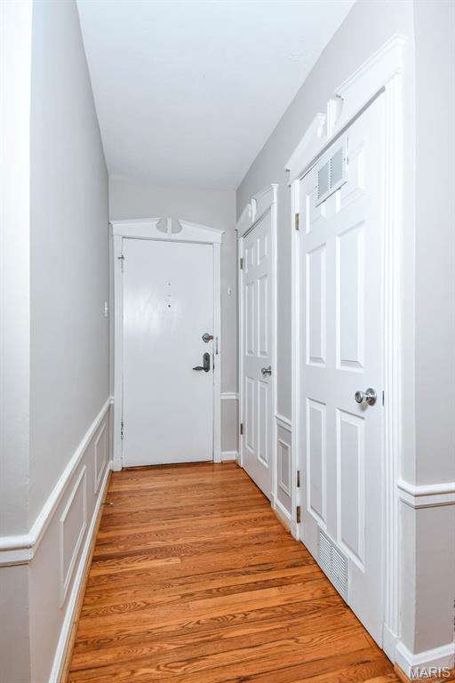 8111 Roxburgh Drive, Unit 1SE St. Louis, MO 63105 - Photo 3 of 27