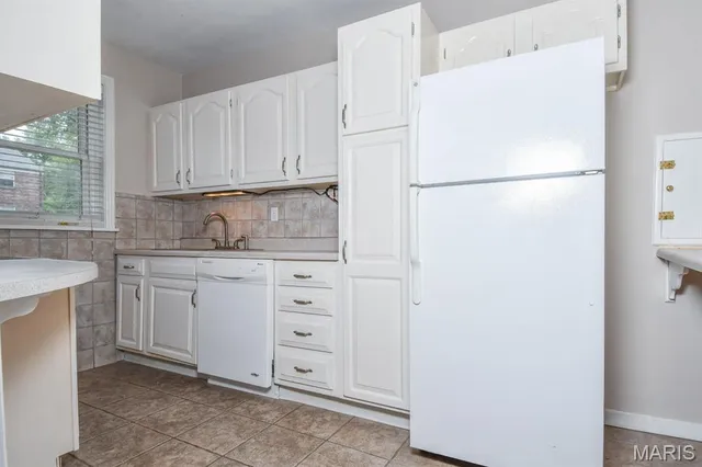 $215,000 | 8111 Roxburgh Drive, Unit 1SE, St. Louis, MO 63105