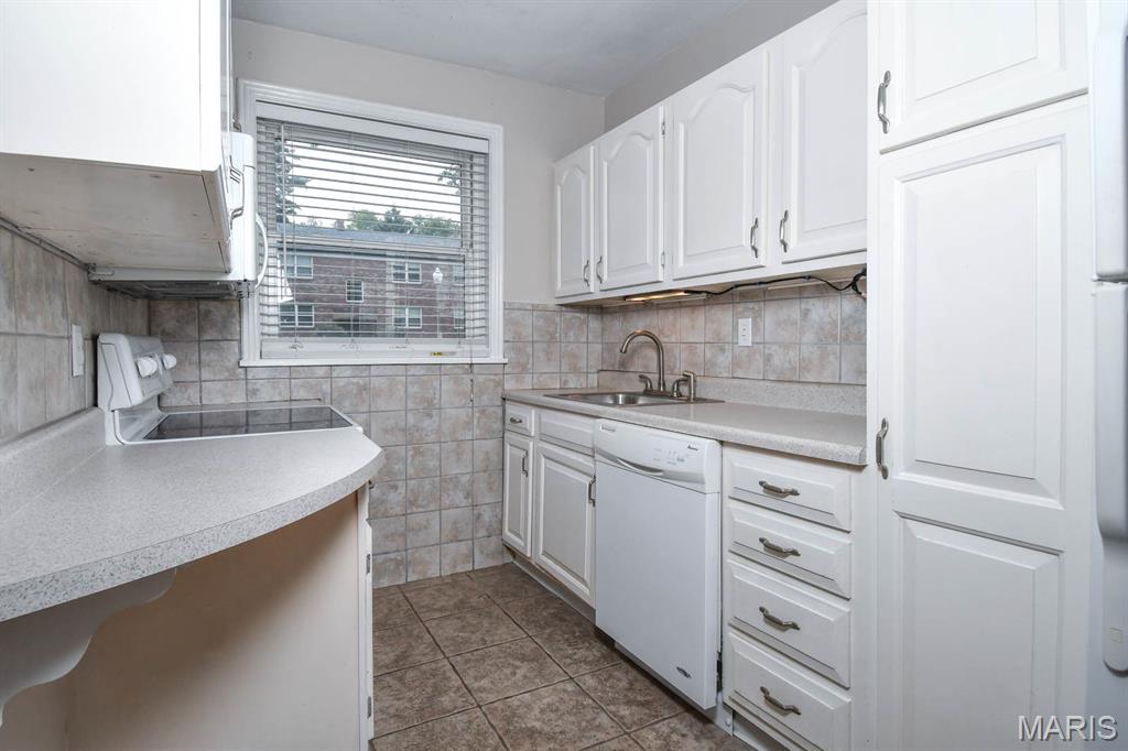 8111 Roxburgh Drive, Unit 1SE St. Louis, MO 63105 - Photo 9 of 27