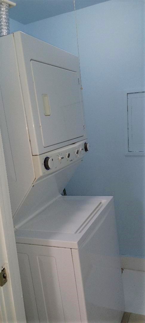 2762 Circle Drive Markham, IL 60428 - Photo 18 of 18 a utility room with dryer and washer