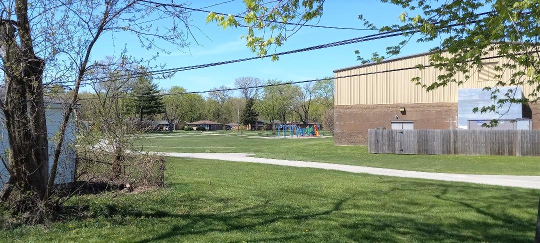 2762 Circle Drive Markham, IL 60428 - Photo 4 of 18 a view of a back yard