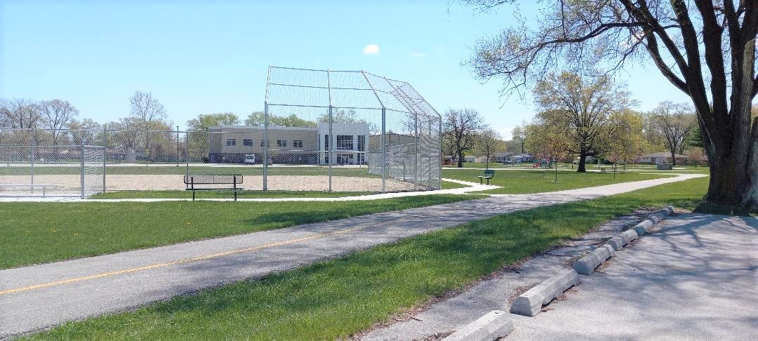 2762 Circle Drive Markham, IL 60428 - Photo 5 of 18 a view of a park with a large tree