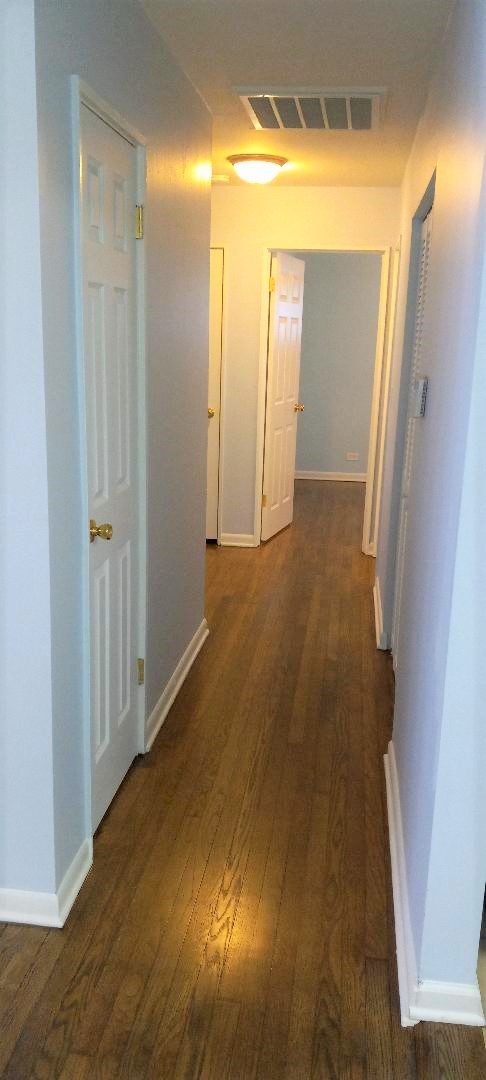 2762 Circle Drive Markham, IL 60428 - Photo 7 of 18 a view of a bathroom with a glass door