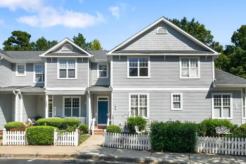 a view of a back yard of the house