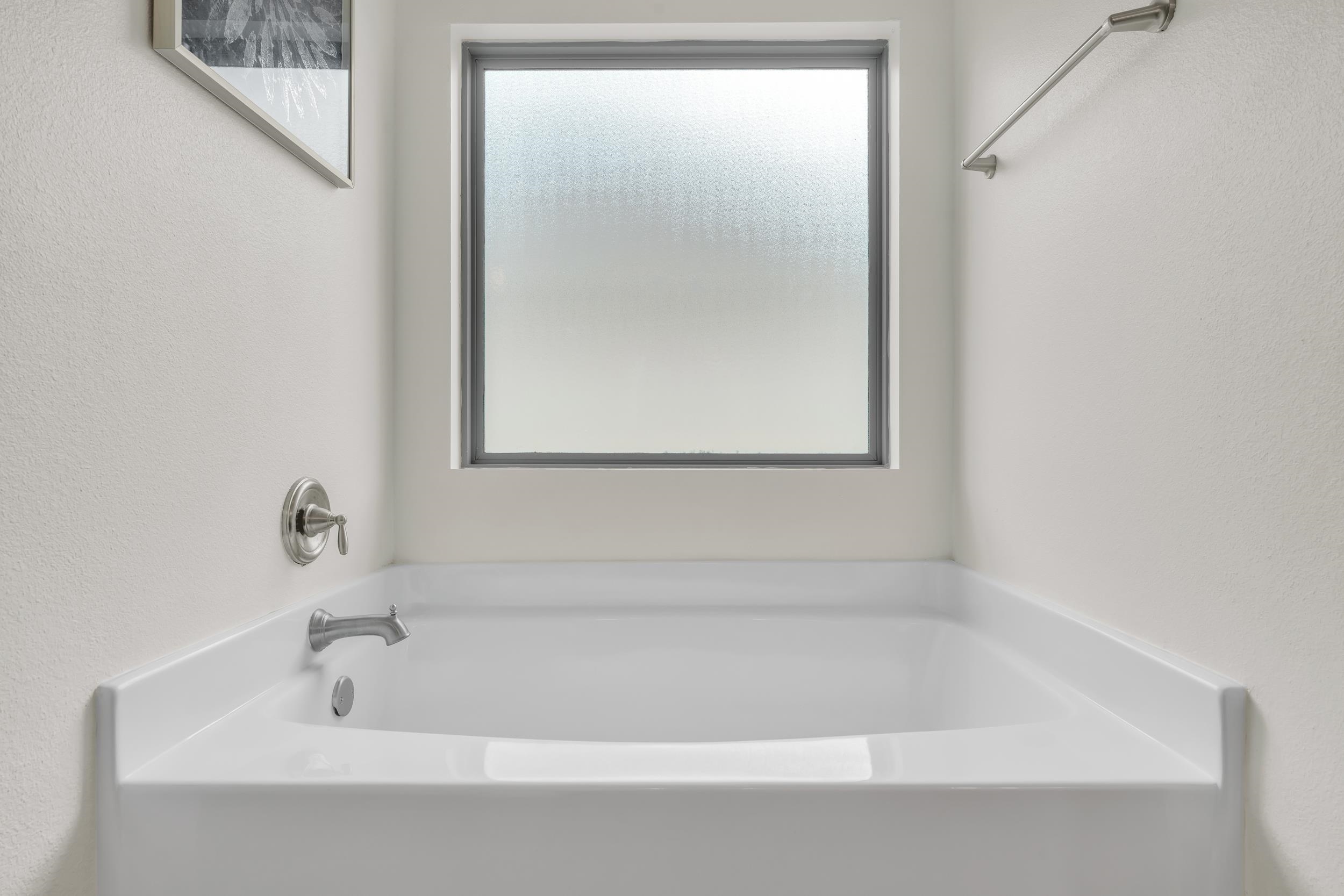 7109 Rocky Rd Loop Gulf Shores, AL 36542 - Photo 22 of 30 Bathroom