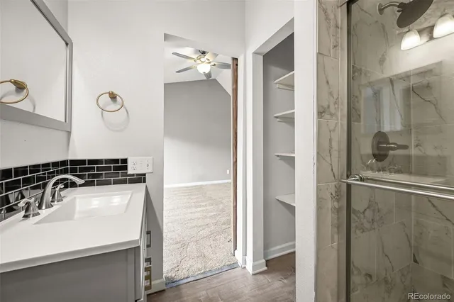 an empty room with closet and a ceiling fan