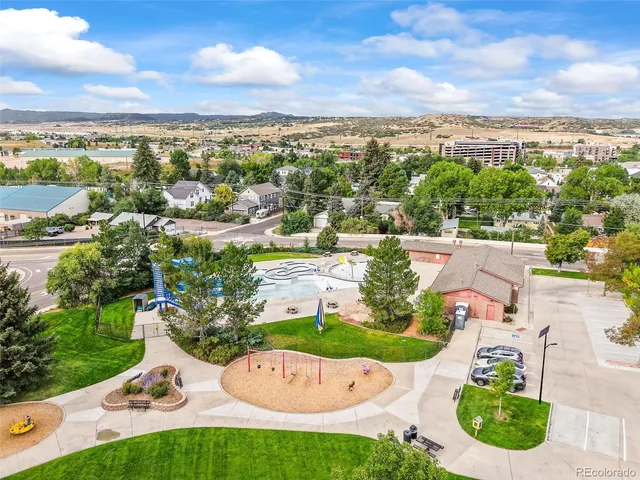 an empty room with fan and a ceiling fan
