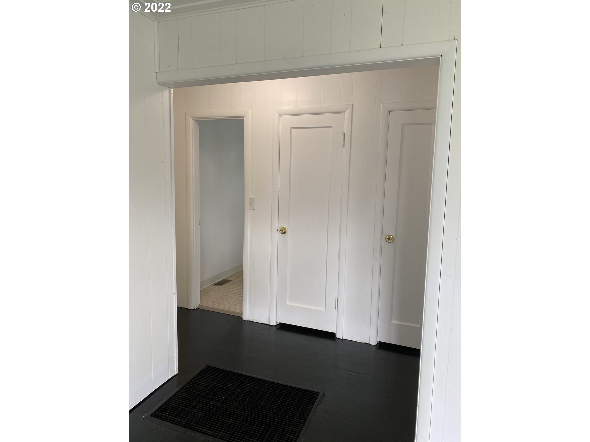 15725 Southeast Stark Street Portland, OR 97233 - Photo 18 of 28