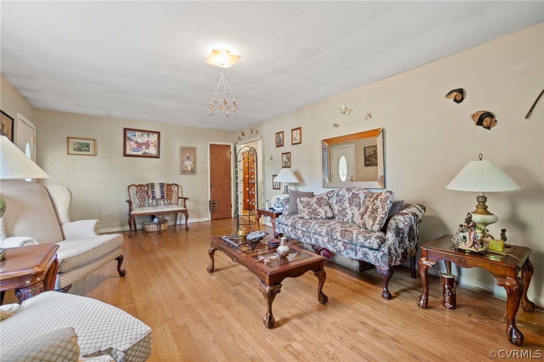 268 Old Sheppards Road Farmville, VA 23901 - Photo 4 of 37 a living room with furniture and wooden floor