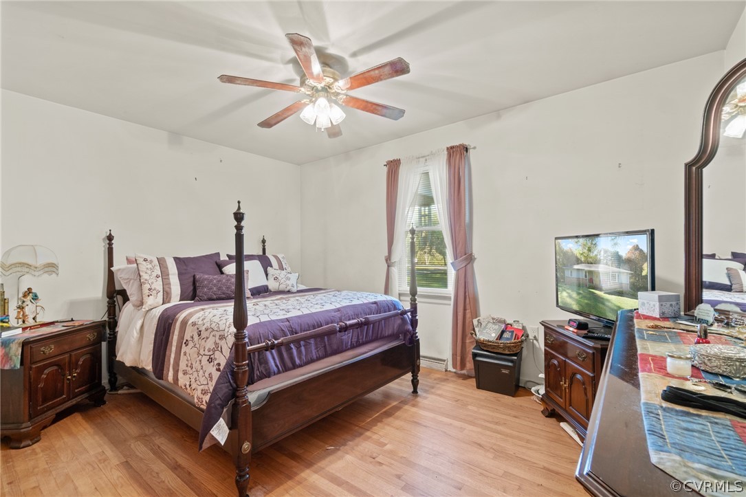 268 Old Sheppards Road Farmville, VA 23901 - Photo 7 of 37 a bed room with a bed and a flat tv screen