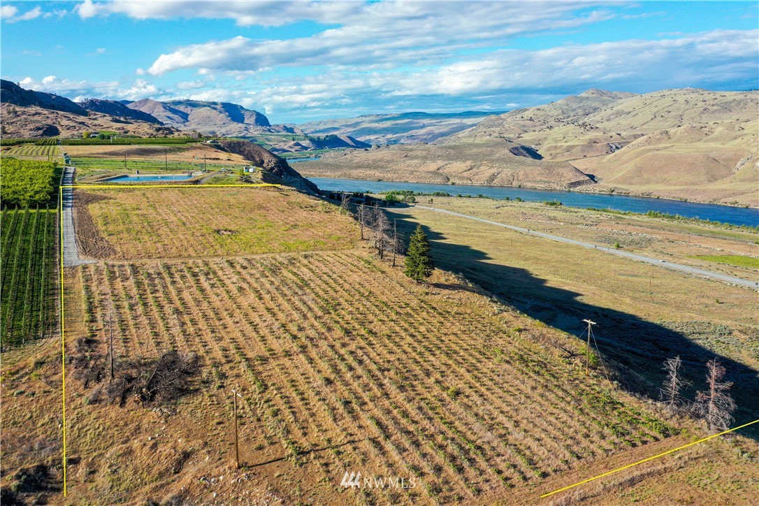 354 Substation Road Chelan, WA 98816 - Photo 2 of 31 Gallery Image 2